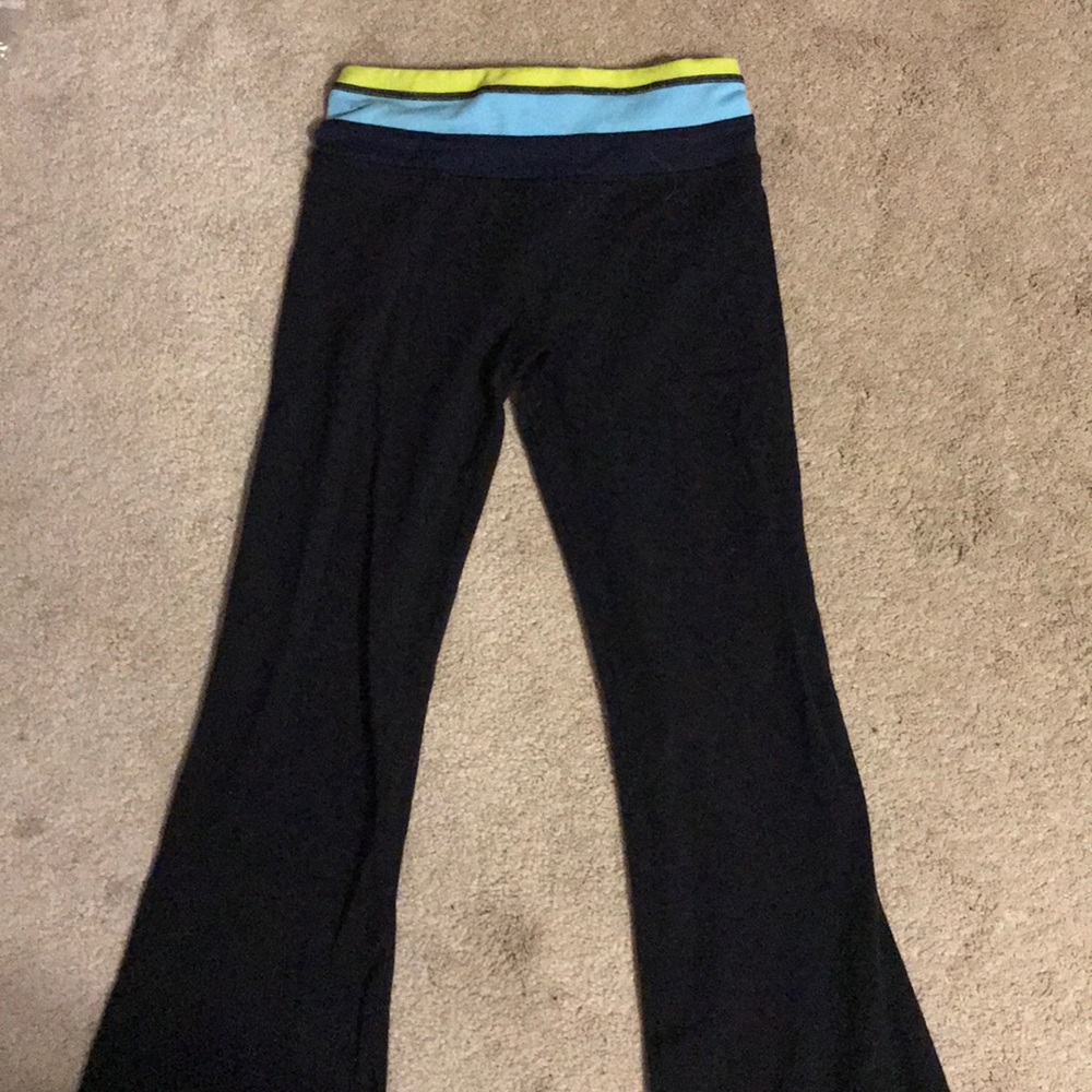 Black lulu lemon yoga pants